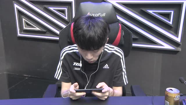 TGA大奖赛 虎牙`A神 VS 斗鱼`白菜3免费观看