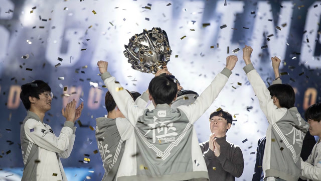 一年包揽四冠！ 2分钟回顾英雄联盟中国年免费观看