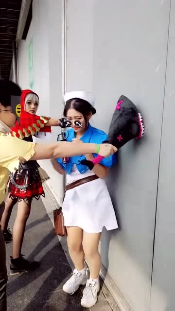 干啥呀？不要壁咚我了，我不就是想过去么免费观看