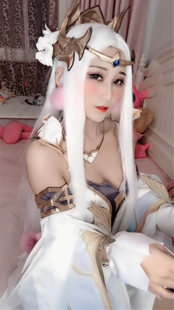 小姐姐cos貂蝉太美了，好像天女下凡！免费观看