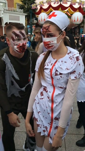 大型真人秀表演现场，只有这两个人表现得非常投入免费观看