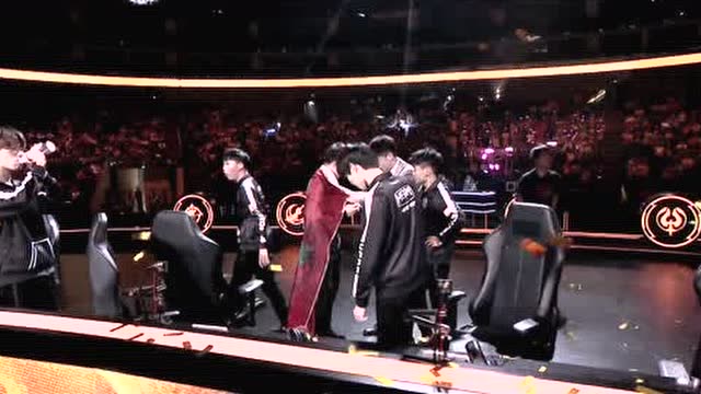 《世冠人物志》久诚：逆版本而生，久炼则成免费观看