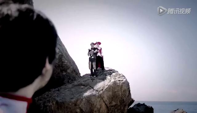 战队cos短片：小微笑卡牌的乌龙死法免费观看