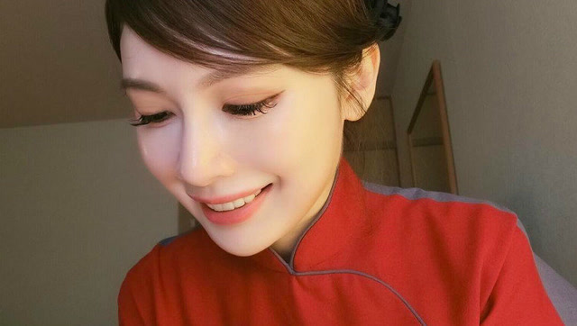 她玩游戏曾被骂坑货，看过照片网友抢着组队免费观看