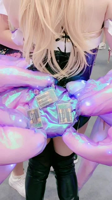 小姐姐这身衣服厉害了，九节电池驱动免费观看