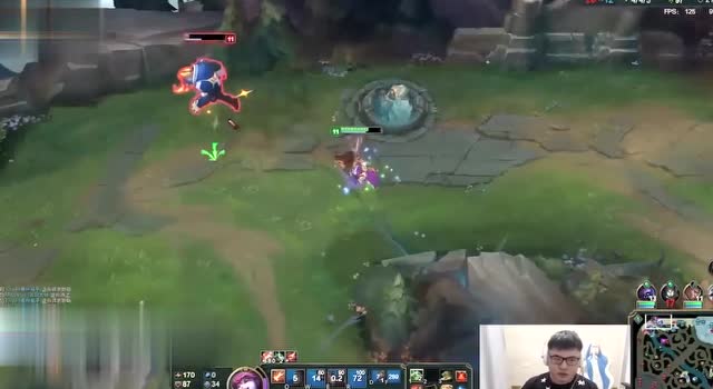 LOL：UZI - 你这个牛头很棒棒的嘛！牛头：你UZI也有被秀的时候？免费观看