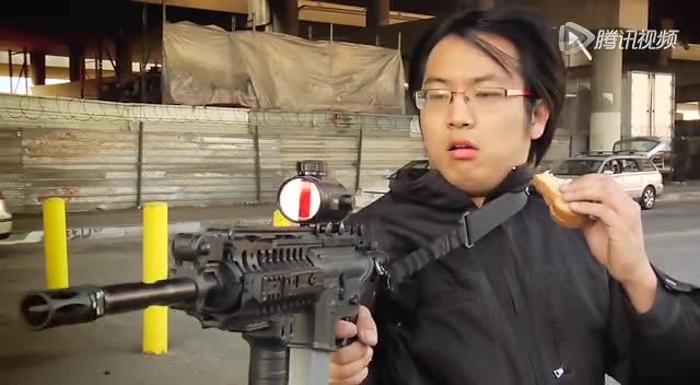 《游戏屌丝大英雄》超人附身街道连杀10人免费观看