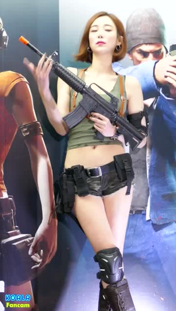 2017G-STAR游戏展览最怕美女玩枪免费观看