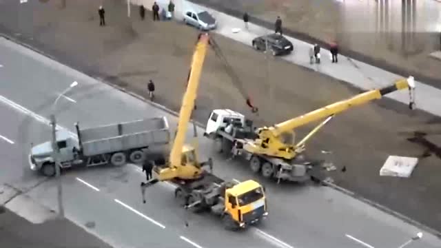 吊車事故還是要吊車來解決，就如兄弟幫兄弟 (638播放)