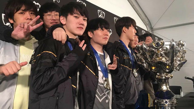 IG夺冠群访：Rookie感谢校长这么多年没有裁掉他免费观看