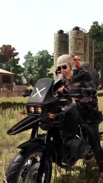 绝地求生：坐上摩托搂住妹子的腰以为是浪漫？天真！耽误我吃鸡免费观看