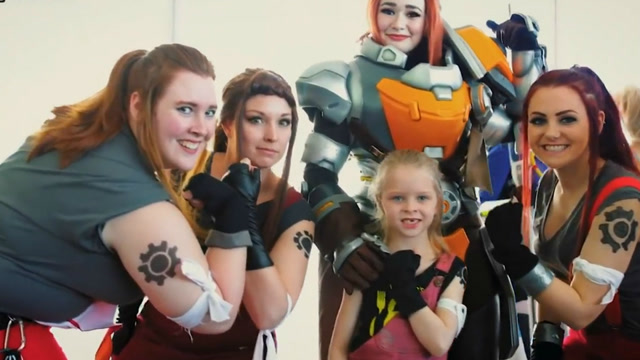 守望先锋：布丽吉塔真人扮演 这个小姐姐有点帅免费观看