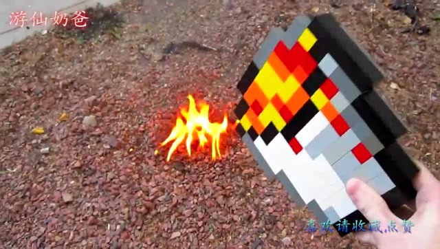 《我的世界》玩家用乐高制作游戏中的岩浆桶模型免费观看