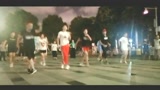 夜晚的动感广场鬼步舞《赴汤蹈火》