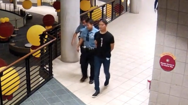 刘强东在明尼苏达大学遭到逮捕的视频 大佬时光 第1张-久财券 刘强东在明尼苏达大学遭到逮捕的视频 大佬时光 第1张