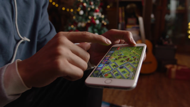 [部落冲突]这个圣诞节，部落冲突陪你过！免费观看