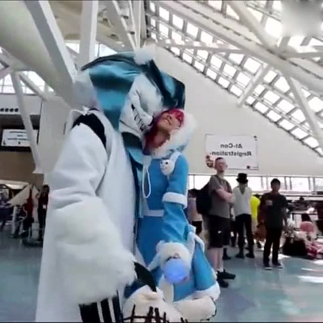 真人版英雄联盟：安妮和她的熊宝宝，我也好想做只熊宝宝！免费观看