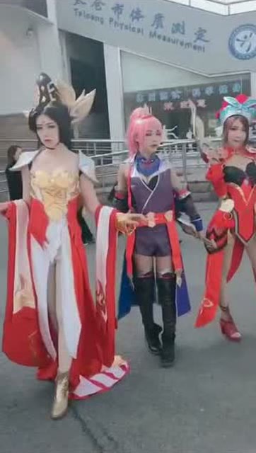 数一数有多少个英雄，cosplay女英雄全部到场啦！免费观看