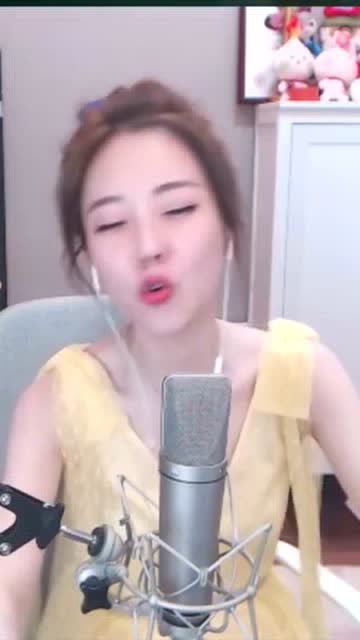 冯提莫，请原谅我不厚道的笑出了声！免费观看