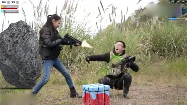 绝地求生真人版：妹子用平底锅吃鸡免费观看