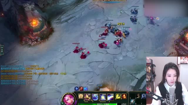 英雄联盟：冯提莫打LOL被欺负，可爱表情太迷人免费观看