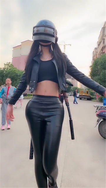 双狙三级头小姐姐带你吃鸡！免费观看