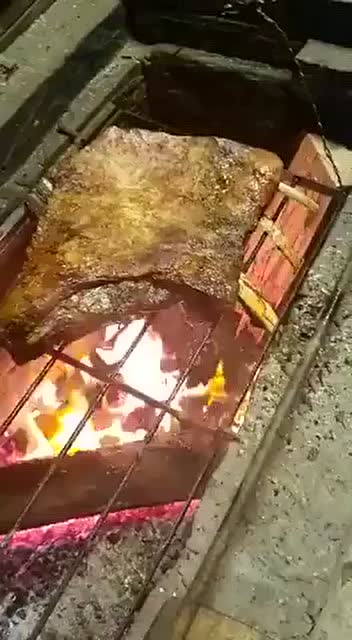 烤肘子的肉 我好心疼哦