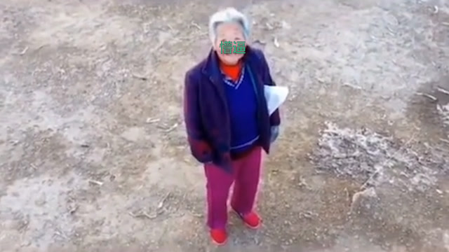 無人機昨天剛勸完沒戴口罩的老奶奶,今天又來勸小夥子了