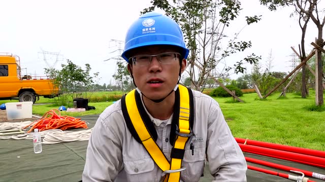 辽宁营口供电公司输电运检室带电作业班刘宗雨说