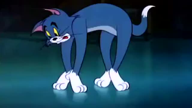 猫和老鼠之杰瑞和小老鼠自制滑冰场滑冰却虐了汤姆猫