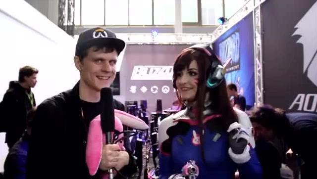 守望先锋俄罗斯玩家cos大会：粉红女仆死神见过没有？免费观看