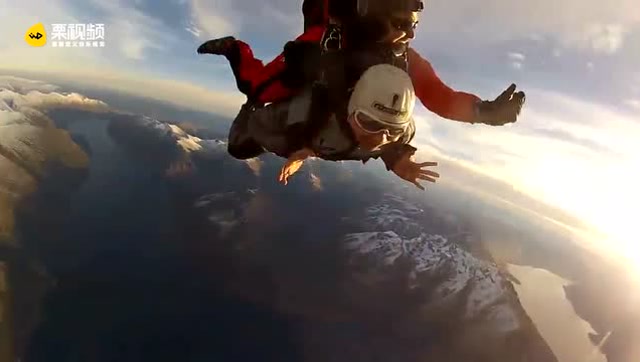 你现在空中飞跃嘛？ 现实中的小飞侠 穿越海洋到世界的另一端