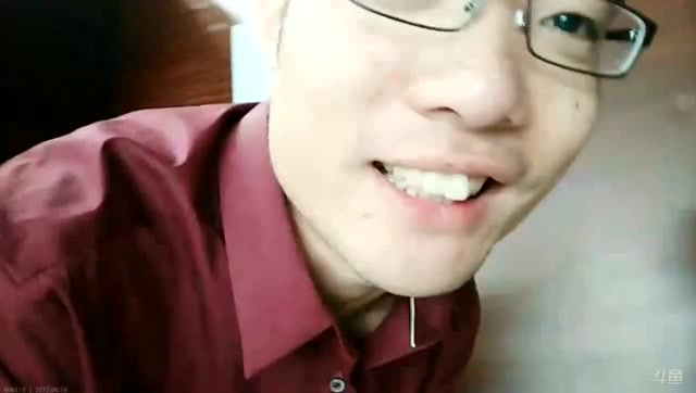 大司马上厕所让小苍代播一会问：为什么突然刷了那么多飞机啊？免费观看