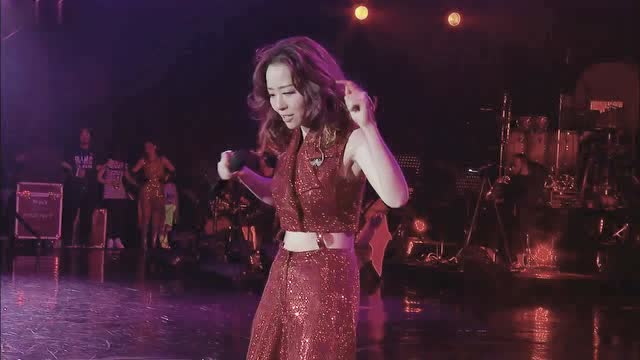 性感女郎张靓颖完美演绎《饿狼传说》
