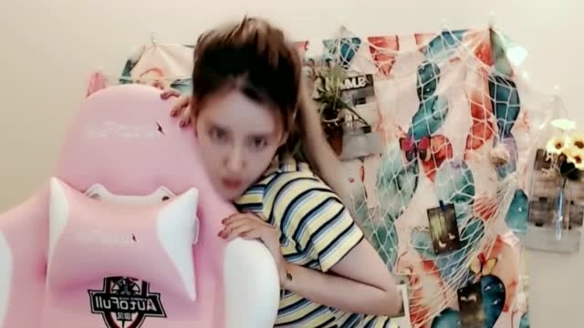 Rita电竞椅上跳舞，你觉得跳的好吗？免费观看