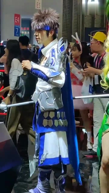 漫展上遇到一个赵云，我想知道这发型得要多少发胶免费观看