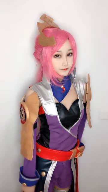 王者荣耀花木兰cosplay，这小姐姐是不是特别可爱呢？免费观看