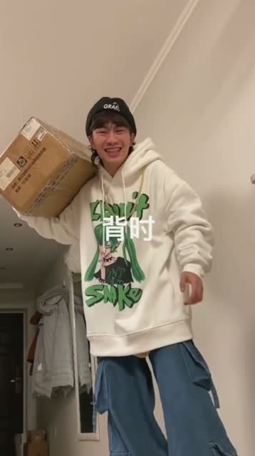 年度迷惑行爲:當你撞到自己的朋友時VS撞到寵物時,好朋友要一視同仁!