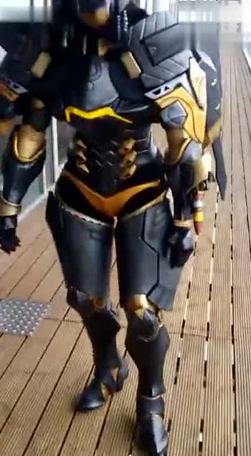 厉害了我的姐 美女COS《守望先锋》法老之鹰 装备超酷炫免费观看