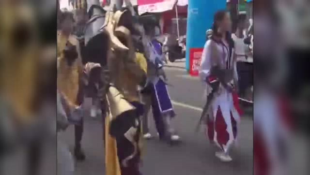 路过，碰巧遇到全体王者荣耀真人版！免费观看