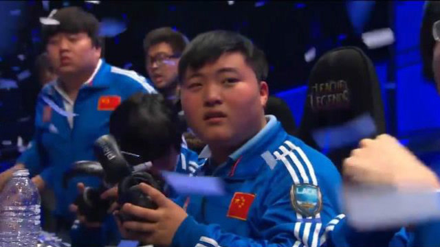 从青涩少年到世界第一AD，UZI的成长之路免费观看