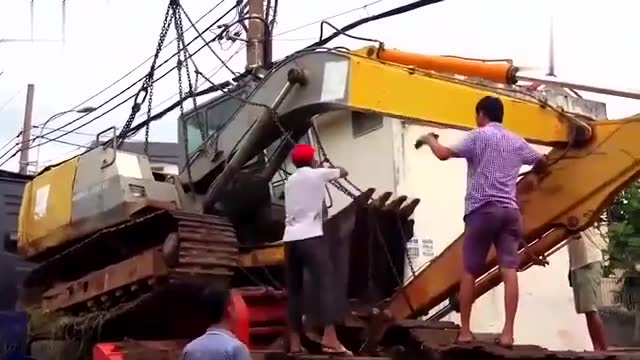 挖掘機出了事故，看完才知道請來吊車幫忙都夠嗆 (156播放)