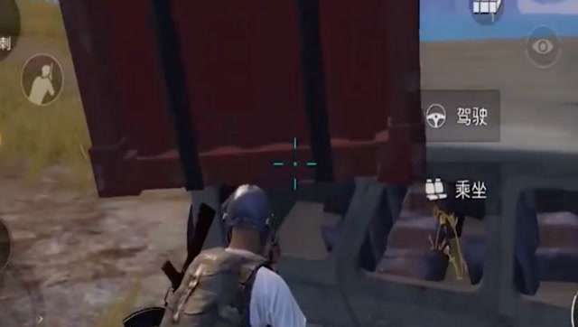 刺激战场：用车接空投，结果遇到这个事情，还浪费一个车胎！免费观看