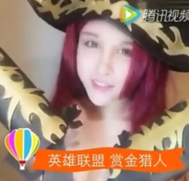 可爱的美少女把LOL女性英雄cos了个遍 太任性了！免费观看