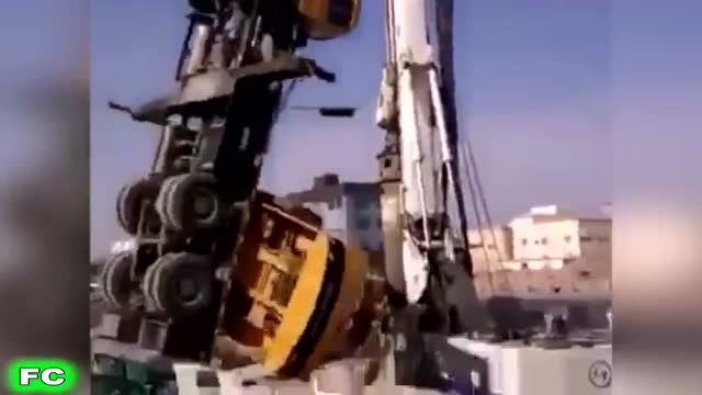 幕幕驚心 看吊車和卡車意外事故合集 (182播放)