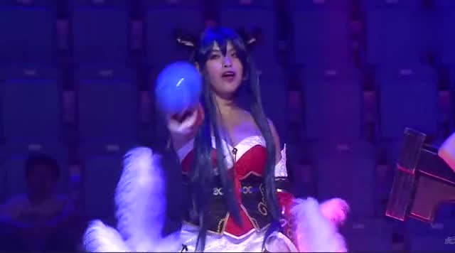 看了LOL阿狸cosplay，再也不想玩狐狸了