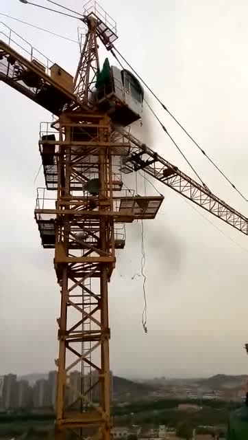 吊車發(fā)生了意外事故，駕駛艙里起了火，求此刻司機的心理陰影面積 (205播放)