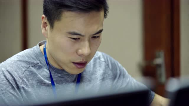 [王者荣耀新资料片研发过程全纪录]第三集：王者出征 新叙事免费观看