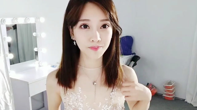 神秘土豪砸26万力捧冯提莫遭质疑，网友：超火保真吗？免费观看