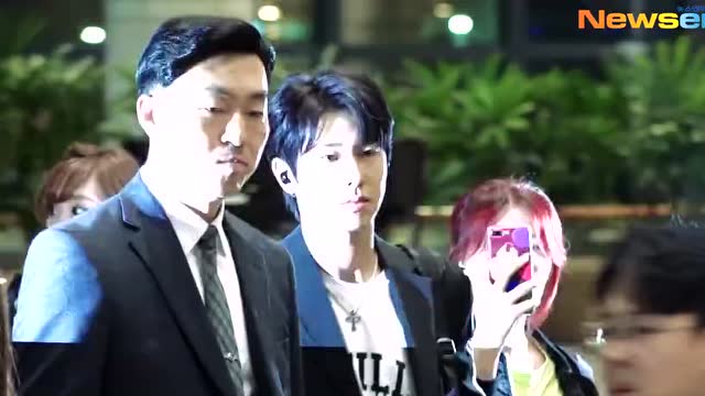Newsen 14日晚 東方神起因海外日程經由金浦機場前往日本